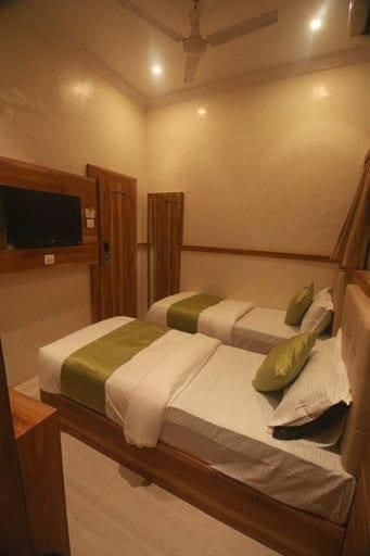 Hotel Al Madina Palace Mumbai Bagian luar foto