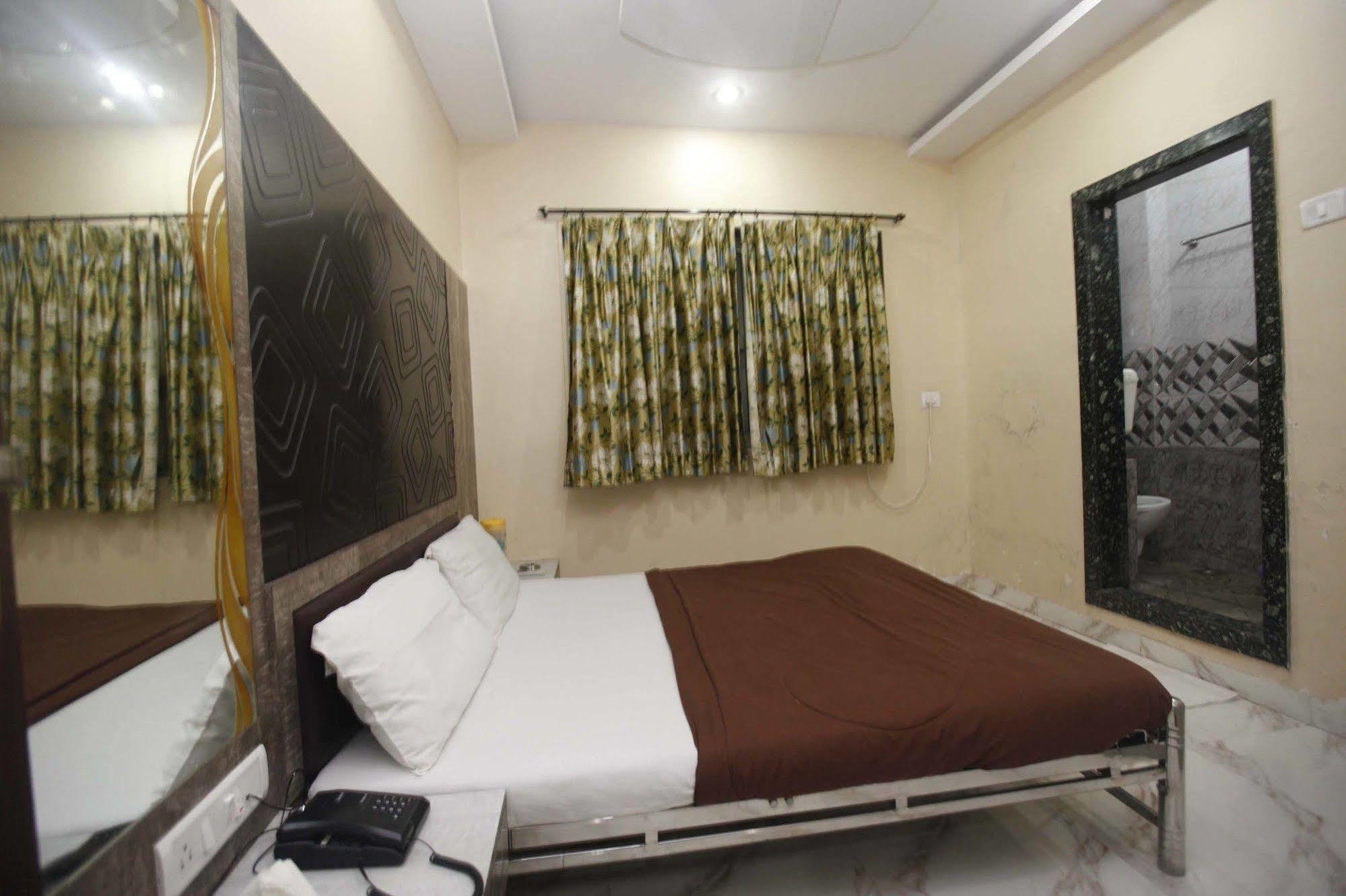 Hotel Al Madina Palace Mumbai Bagian luar foto