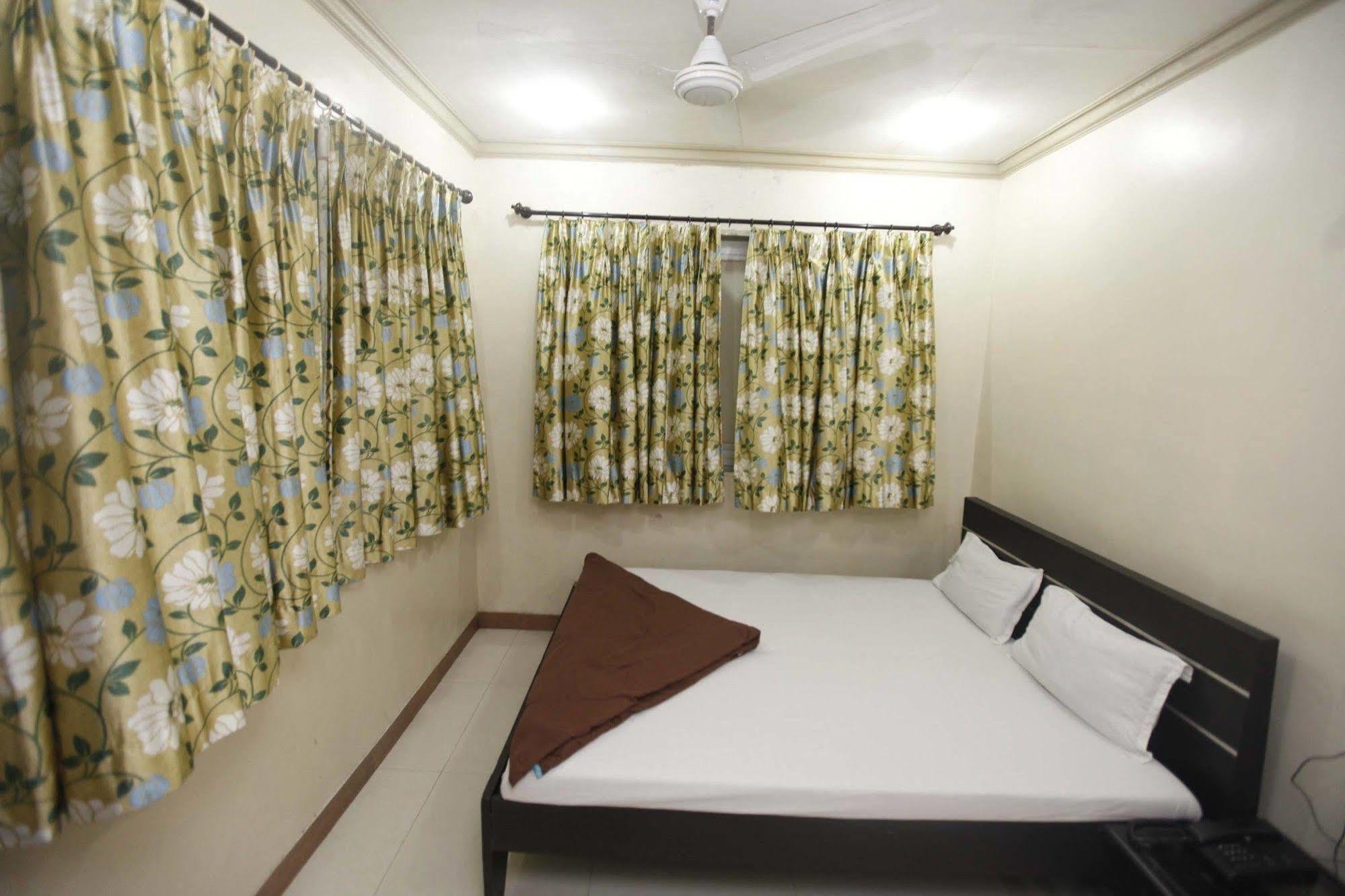 Hotel Al Madina Palace Mumbai Bagian luar foto