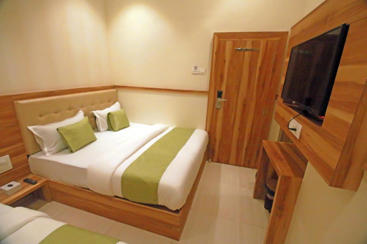 Hotel Al Madina Palace Mumbai Bagian luar foto
