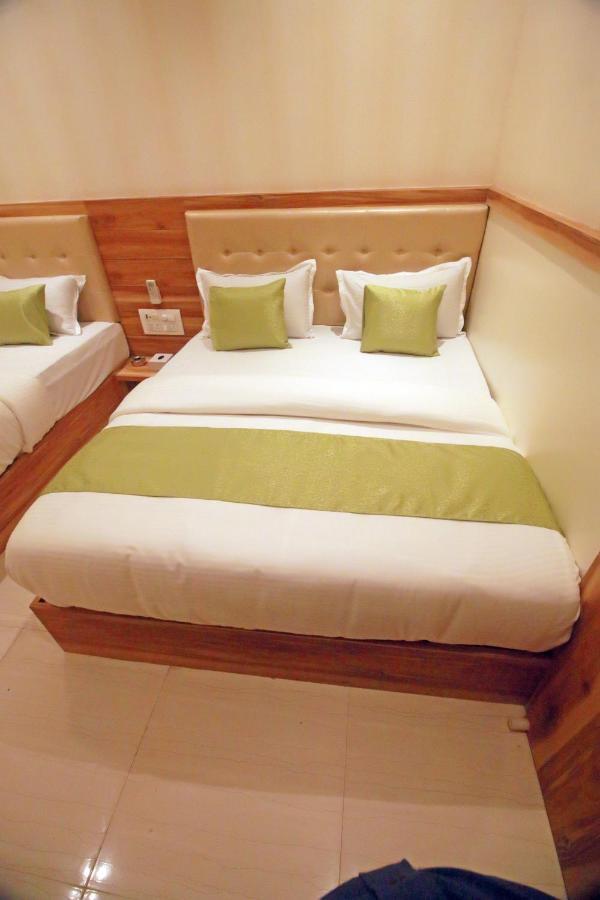Hotel Al Madina Palace Mumbai Bagian luar foto